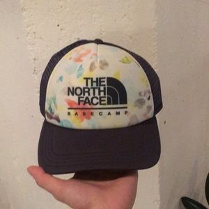 The North Face trucker hat NWT
